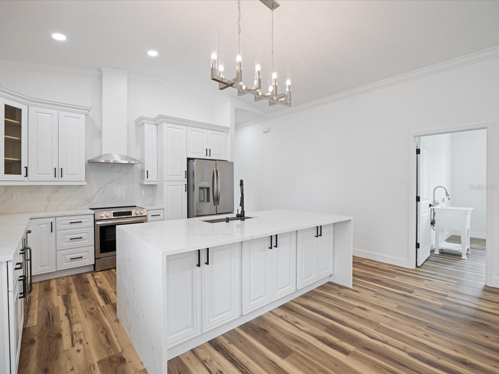 611 ELM ST — photo 12