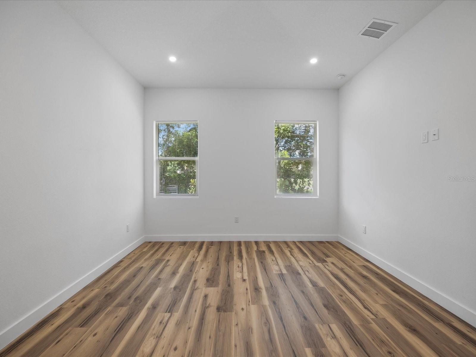 611 ELM ST — photo 32
