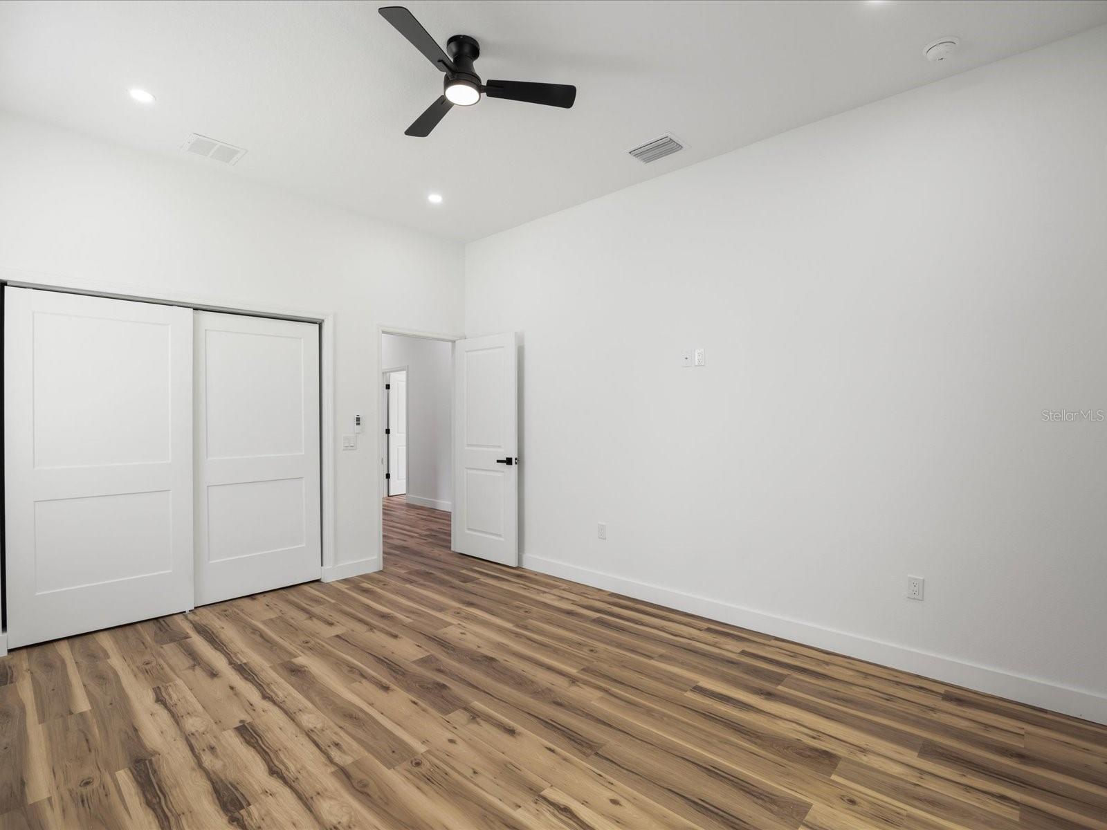 611 ELM ST — photo 28
