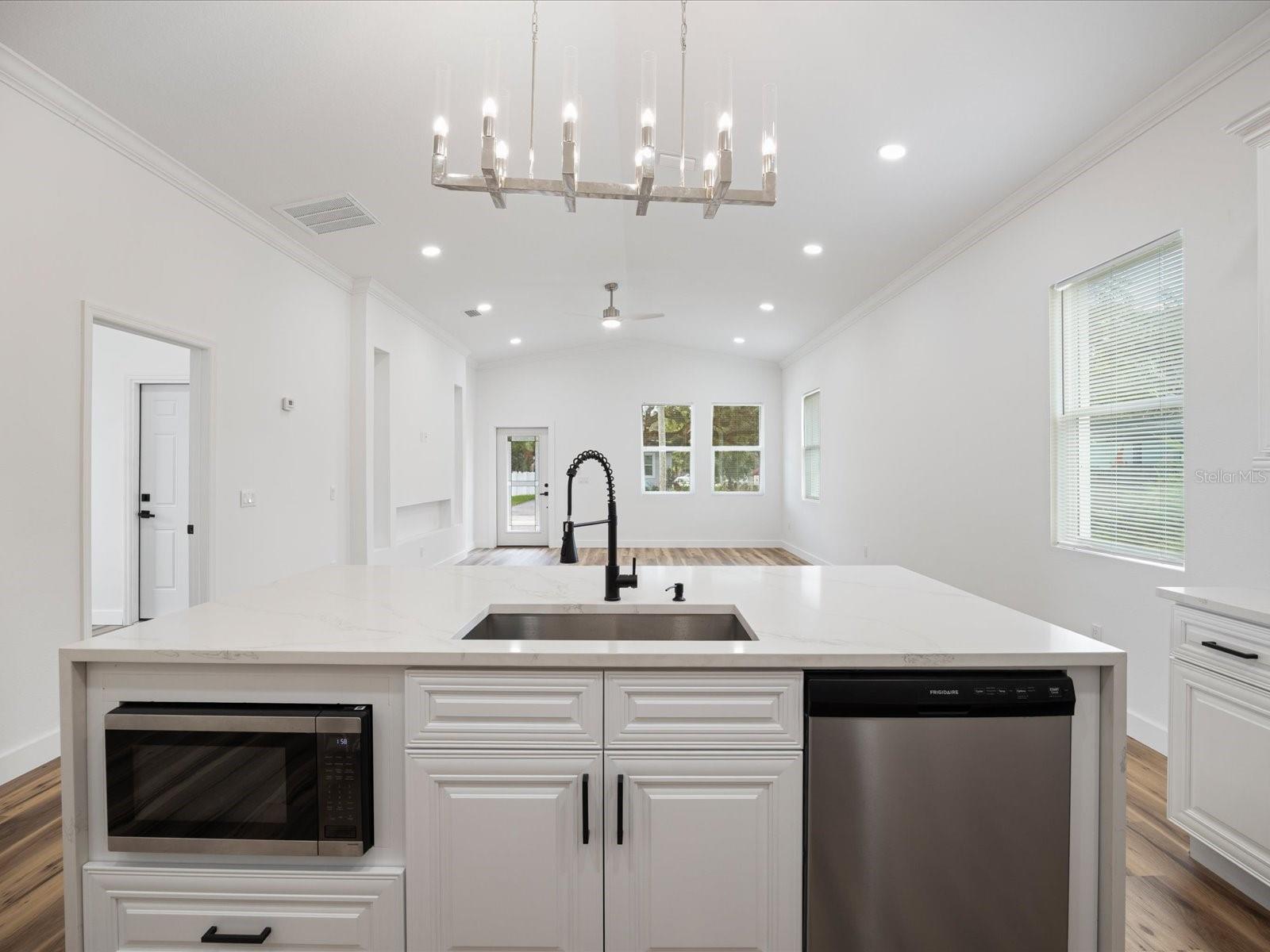 611 ELM ST — photo 11