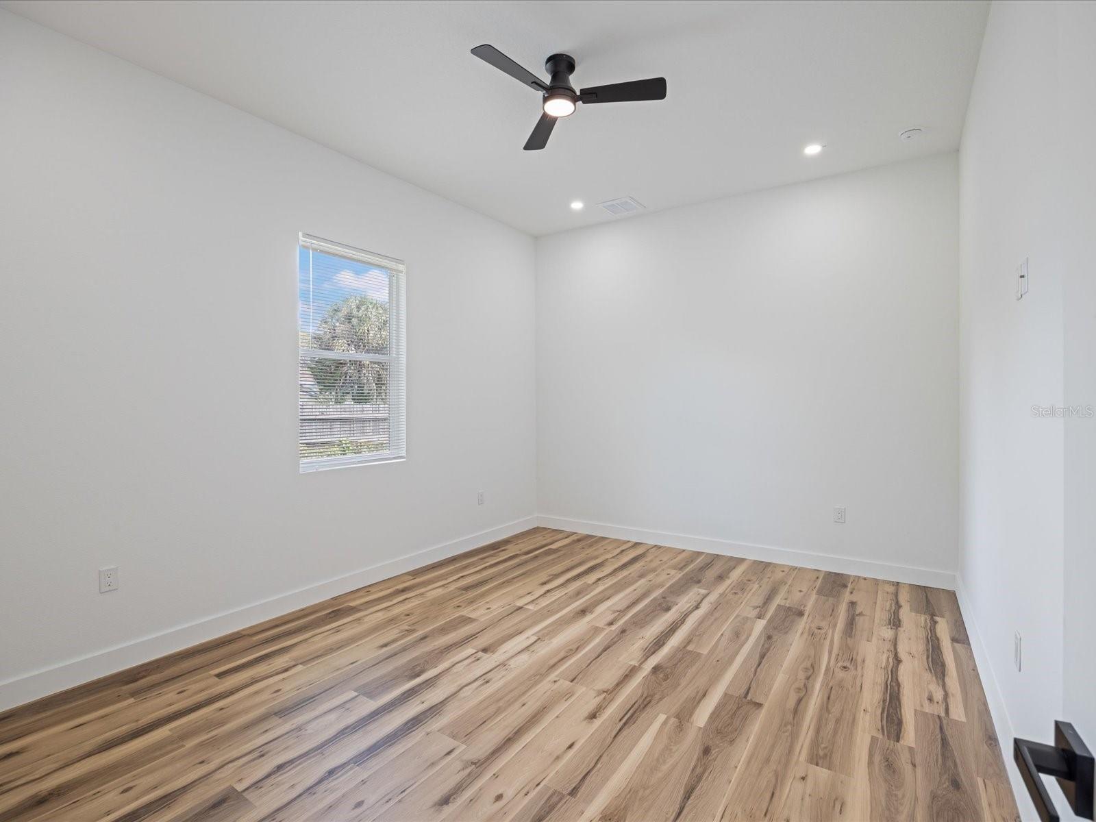 611 ELM ST — photo 23