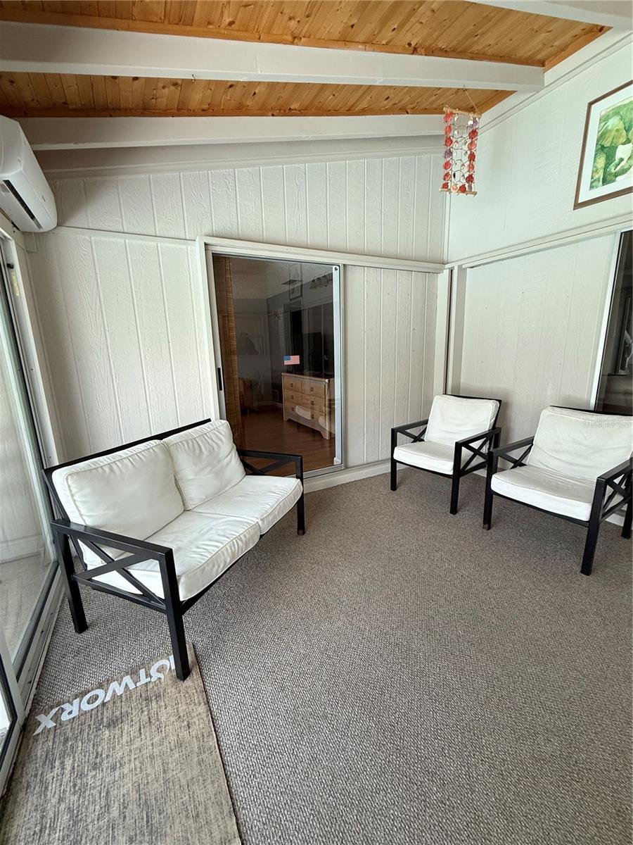 318 VENICE EAST BLVD — photo 43