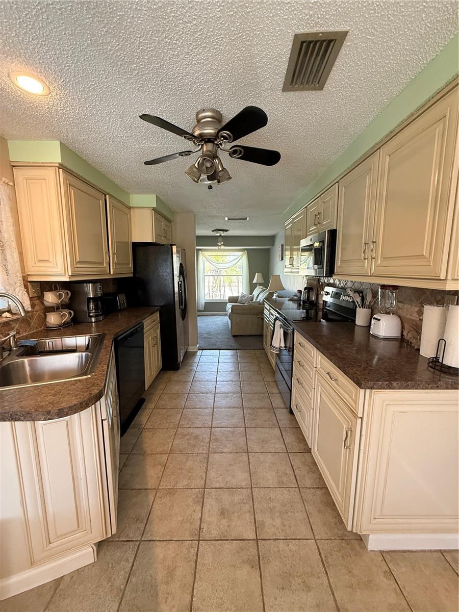318 VENICE EAST BLVD — photo 19