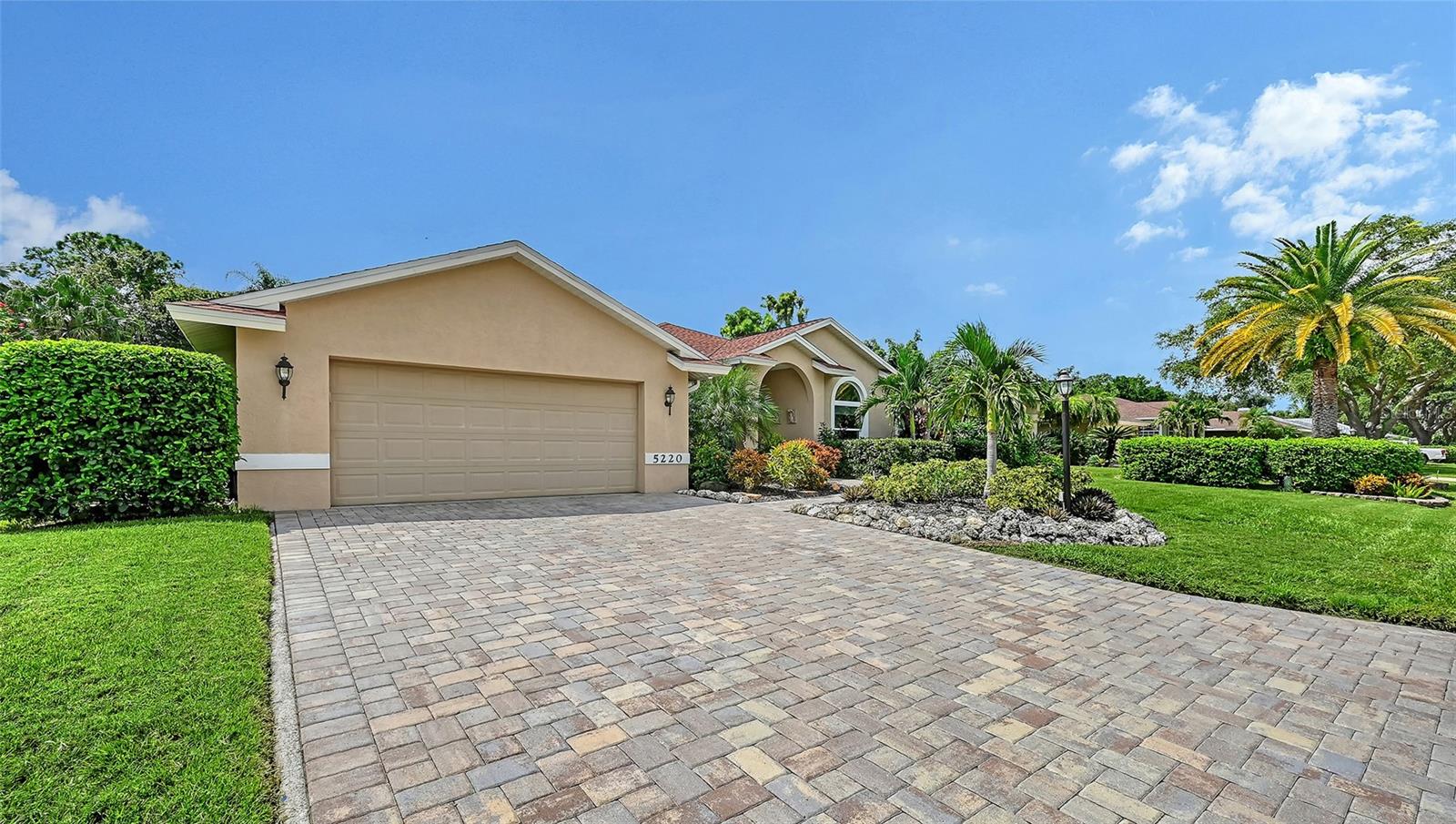 5220 SUNNYDALE CIR S — photo 46