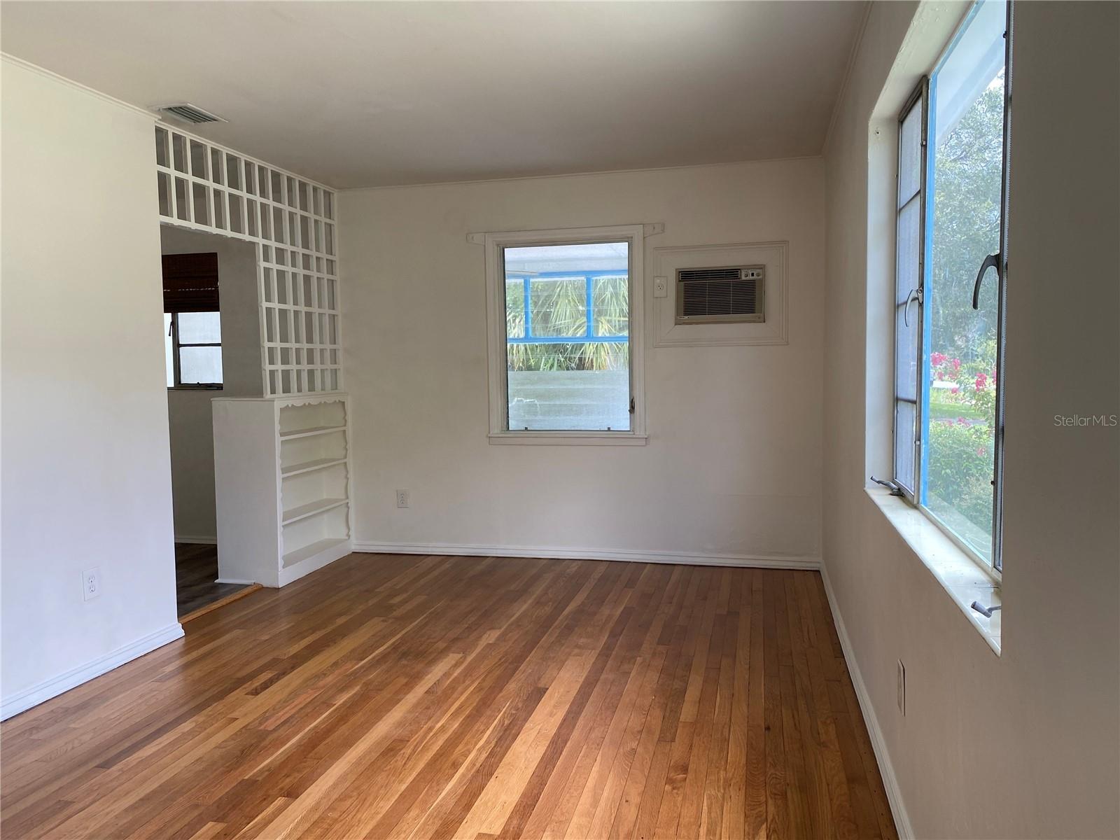 1308 ESSEX DR N — photo 3