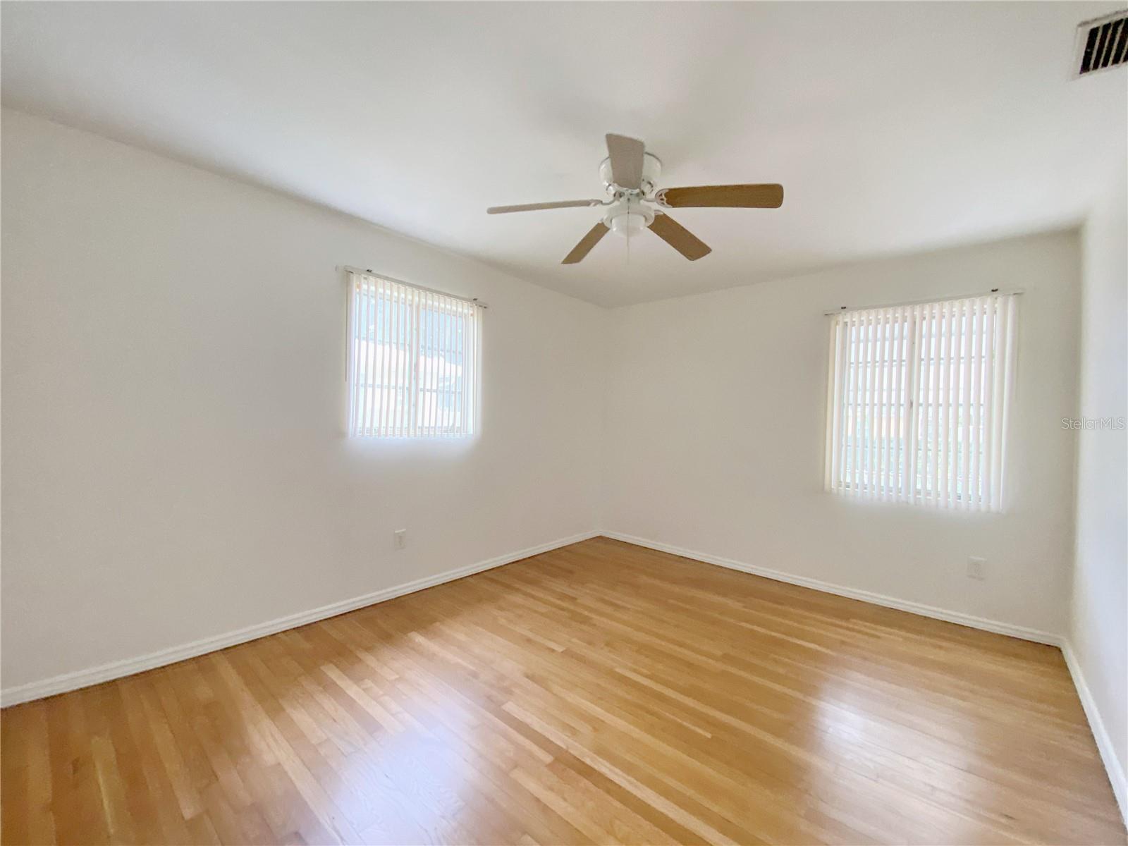 1308 ESSEX DR N — photo 9