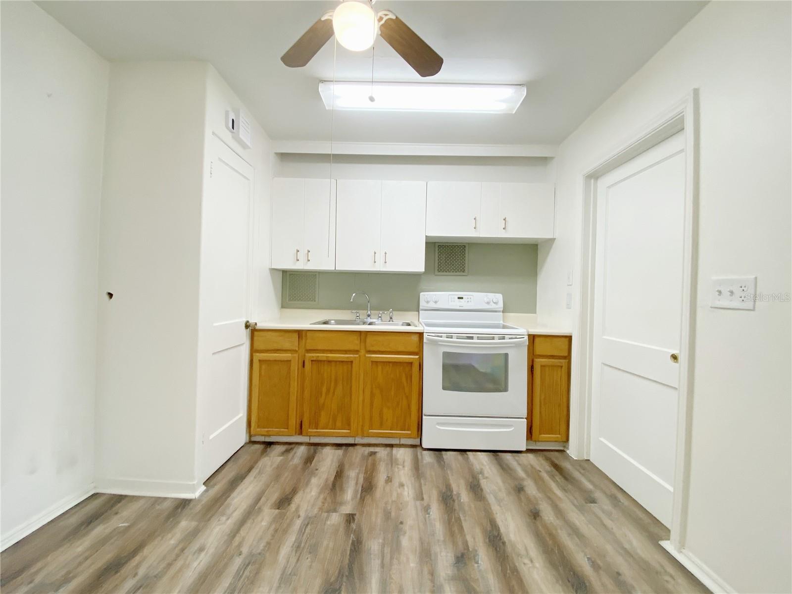 1308 ESSEX DR N — photo 5