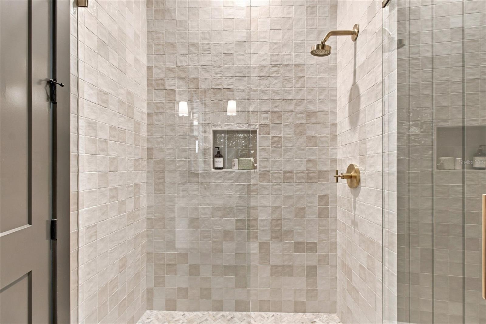 2525 DARTMOUTH AVE N — photo 33