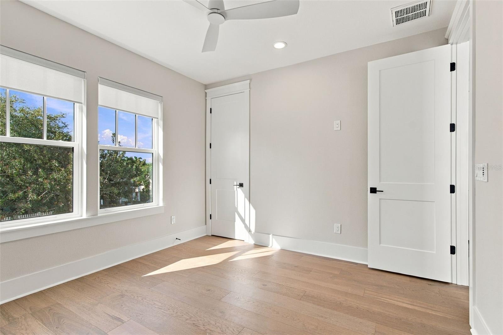 2525 DARTMOUTH AVE N — photo 60