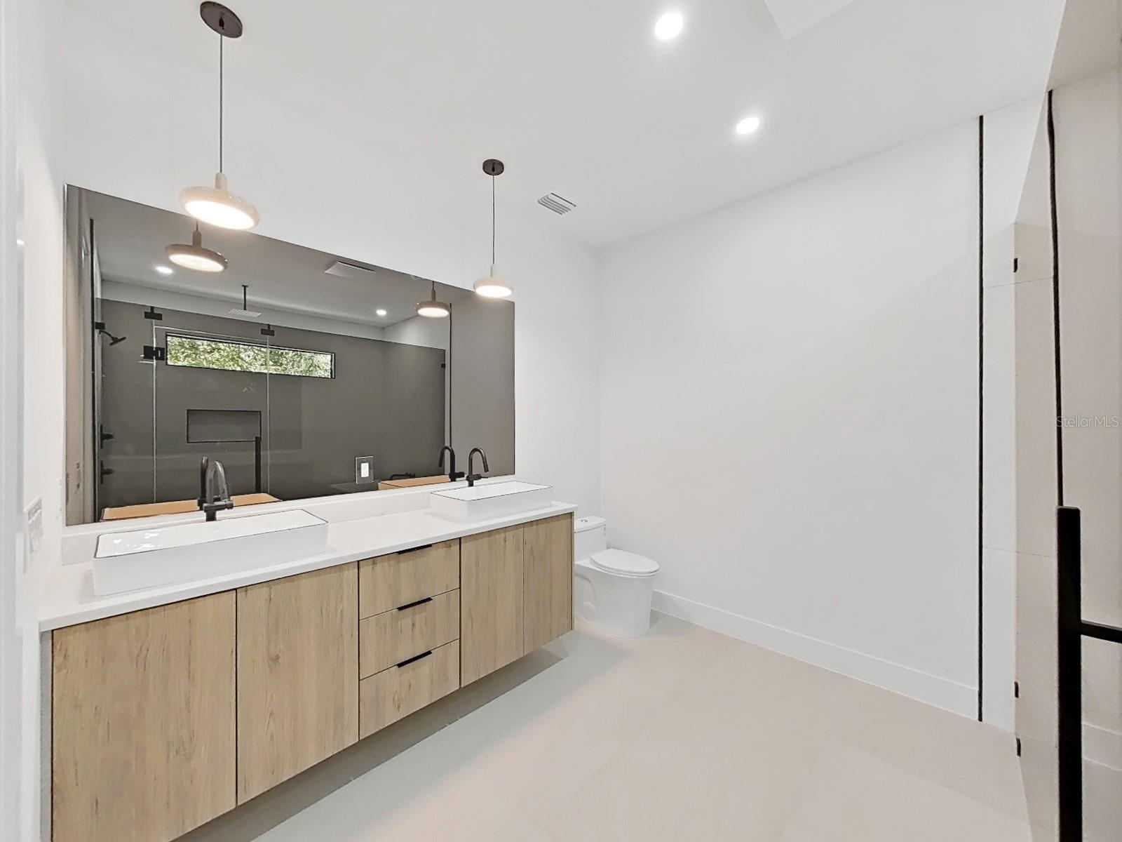 1505 W GRACE ST — photo 37