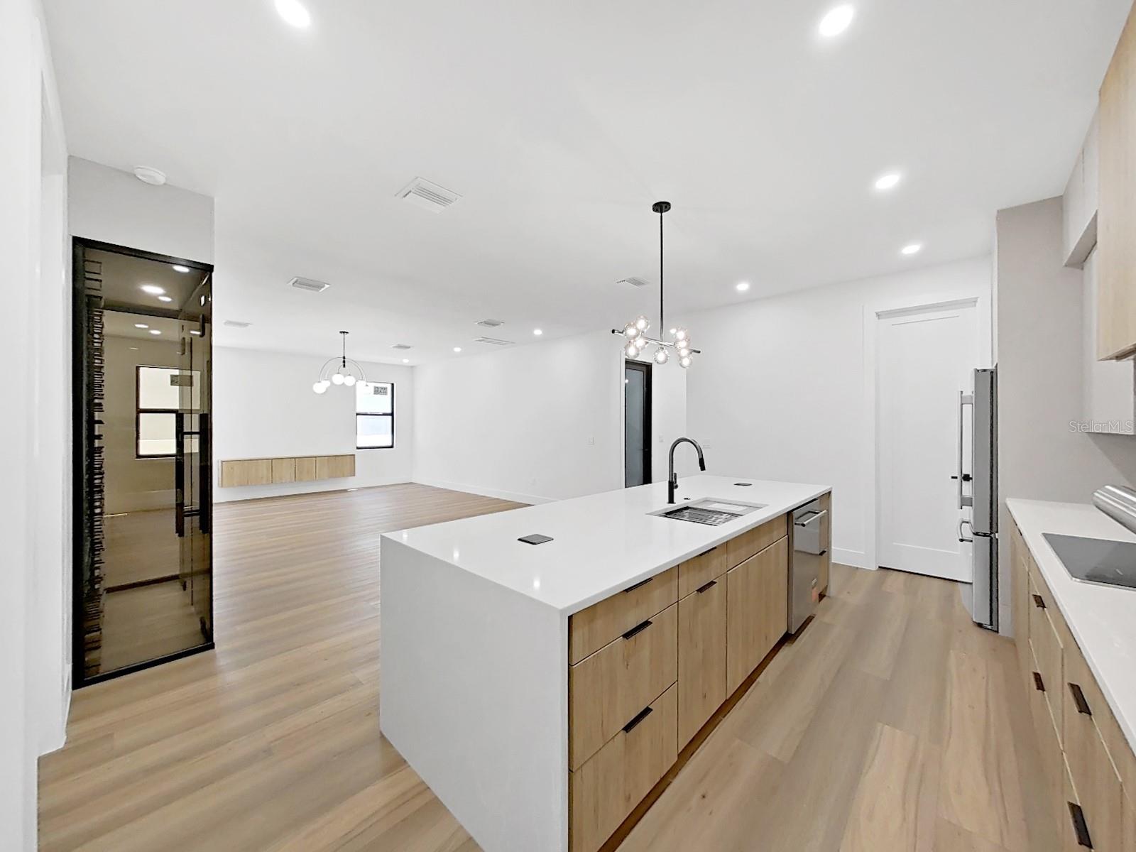 1505 W GRACE ST — photo 19