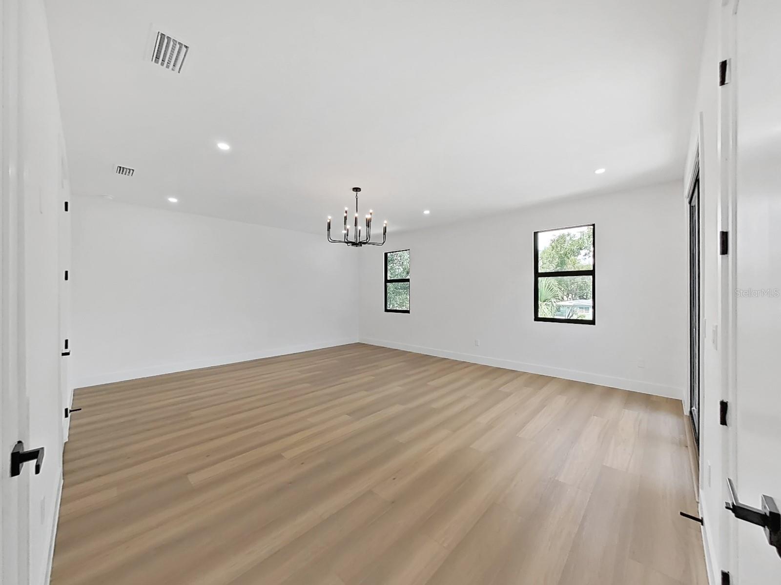 1505 W GRACE ST — photo 32