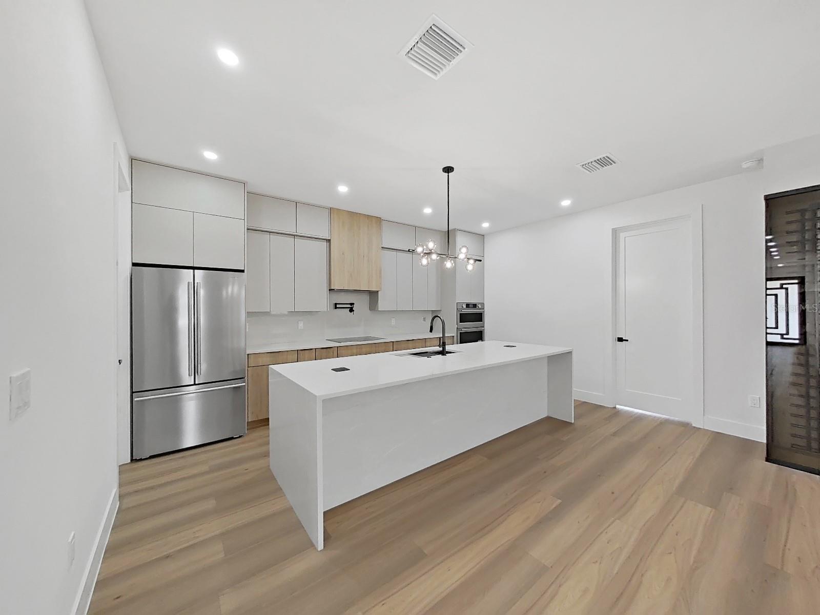 1505 W GRACE ST — photo 18