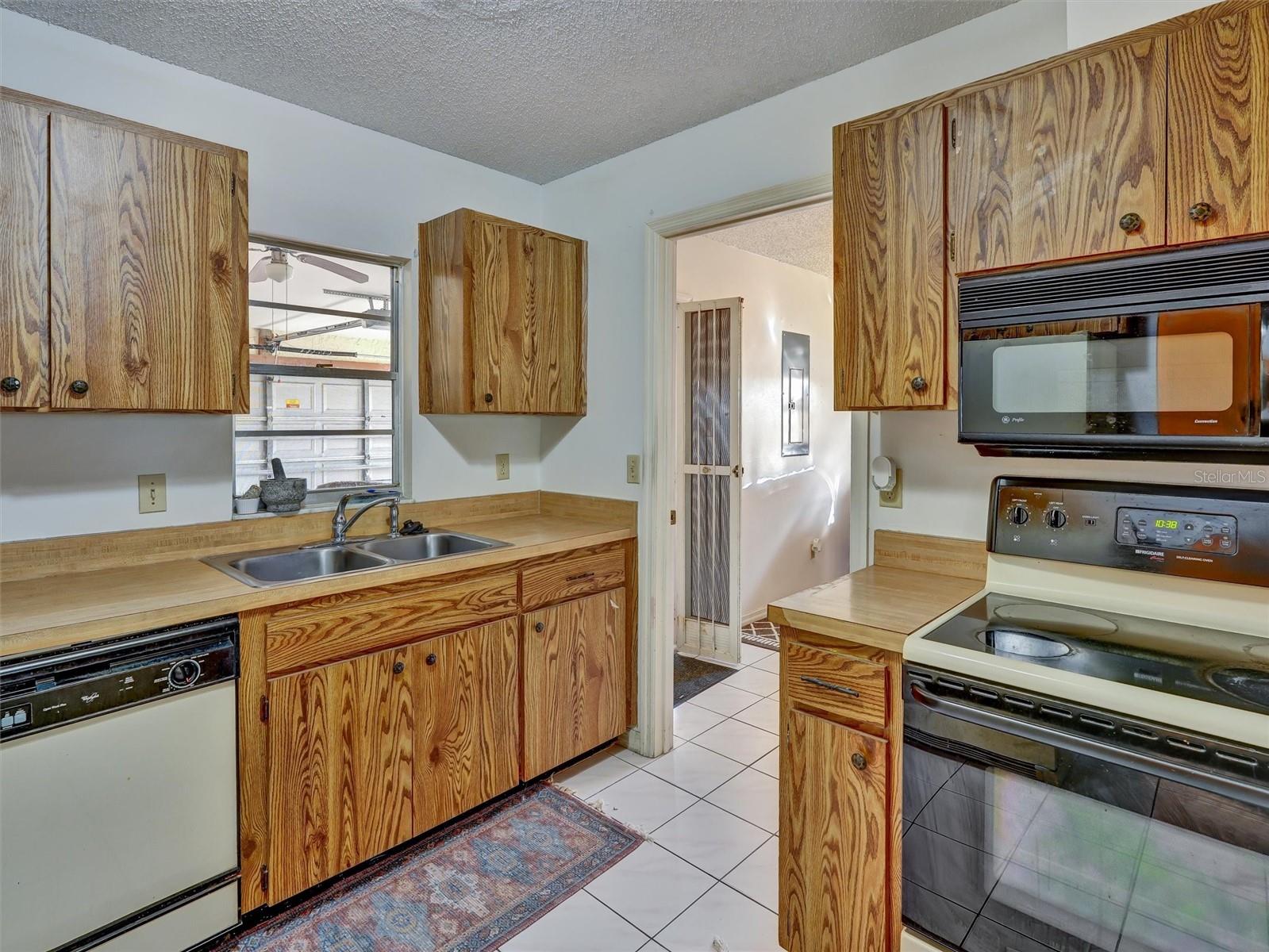 202 CACTUSFLOWER LN — photo 17