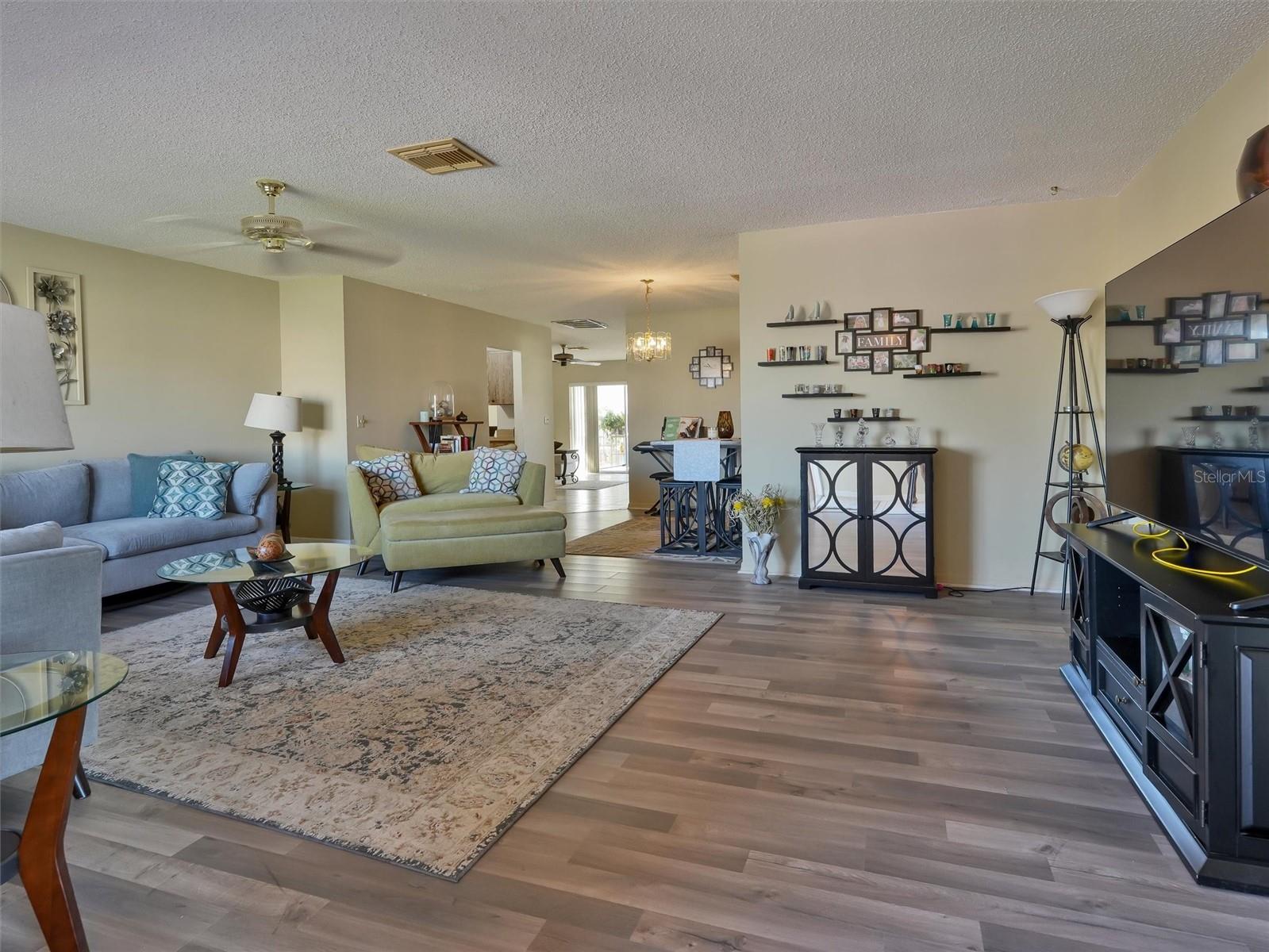 202 CACTUSFLOWER LN — photo 10