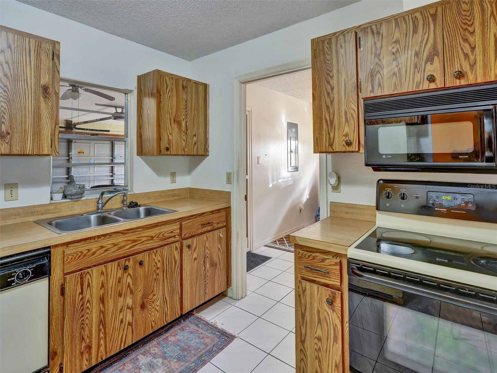 202 CACTUSFLOWER LN — photo 20