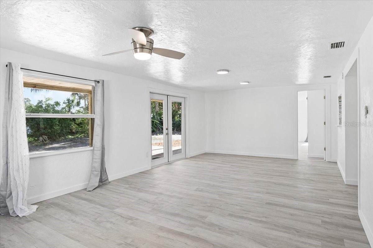 6243 CARLTON AVE — photo 19