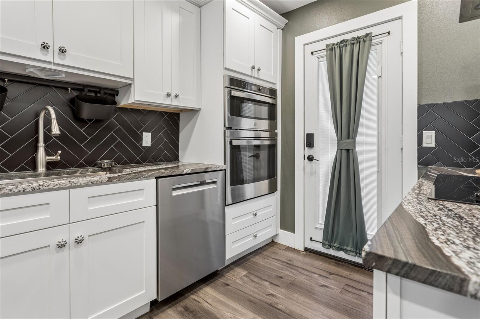 10420 N HAMNER AVE — photo 8