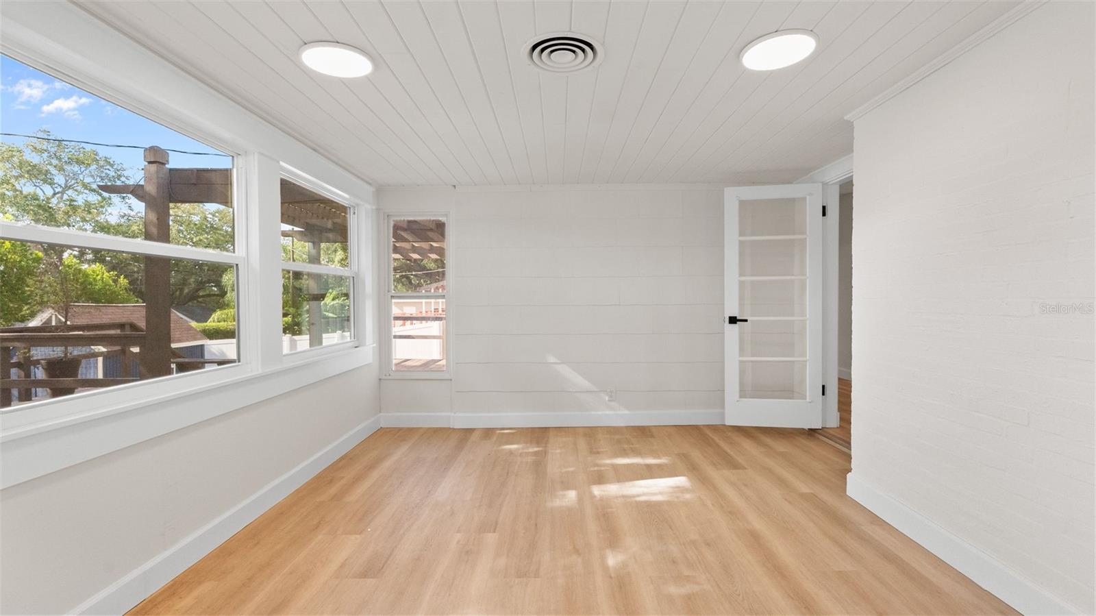408 ORANGEVIEW AVE — photo 32