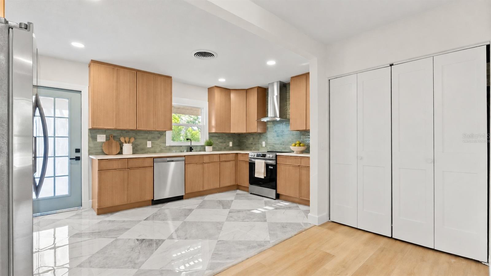 408 ORANGEVIEW AVE — photo 11