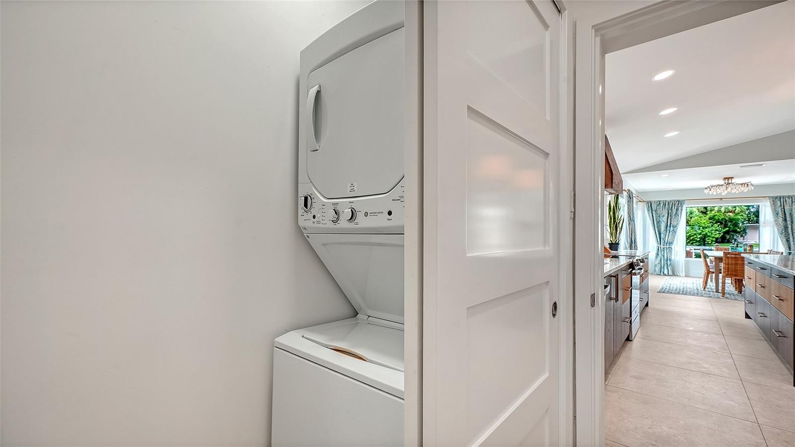 556 N WASHINGTON DR — photo 38