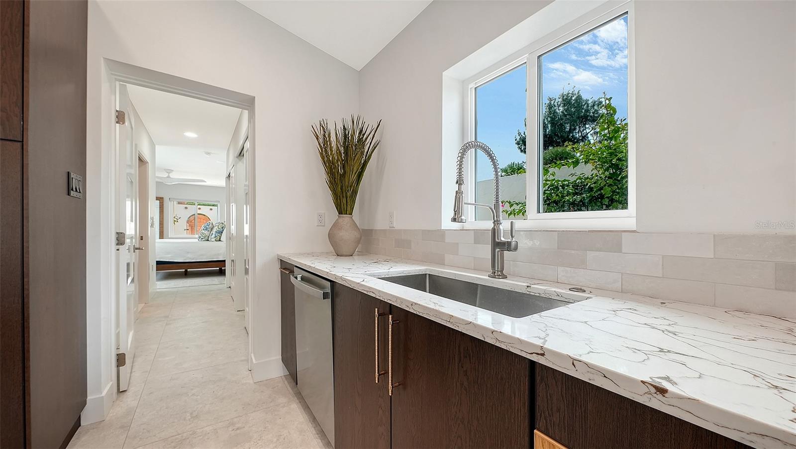 556 N WASHINGTON DR — photo 21