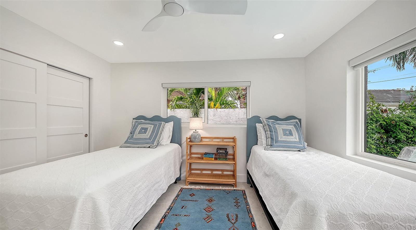 556 N WASHINGTON DR — photo 34