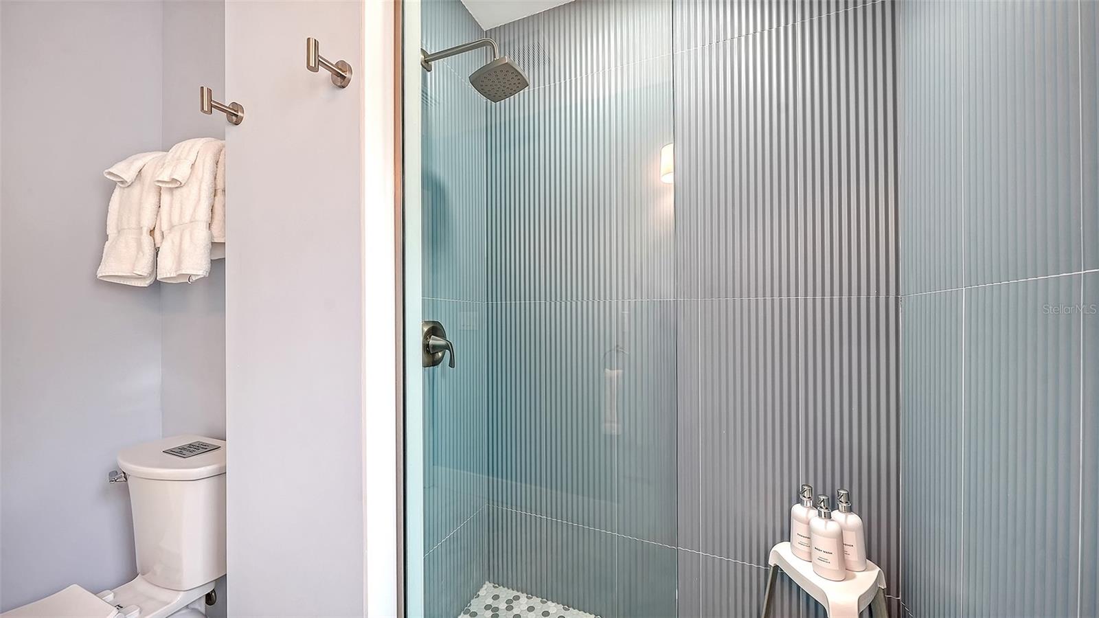 556 N WASHINGTON DR — photo 37