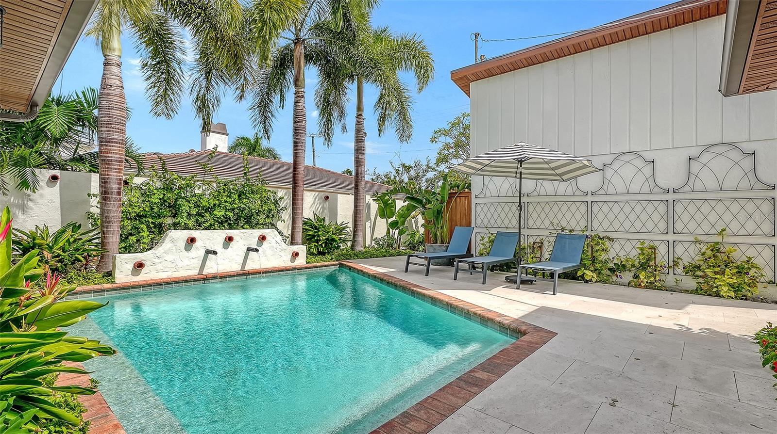 556 N WASHINGTON DR — photo 6