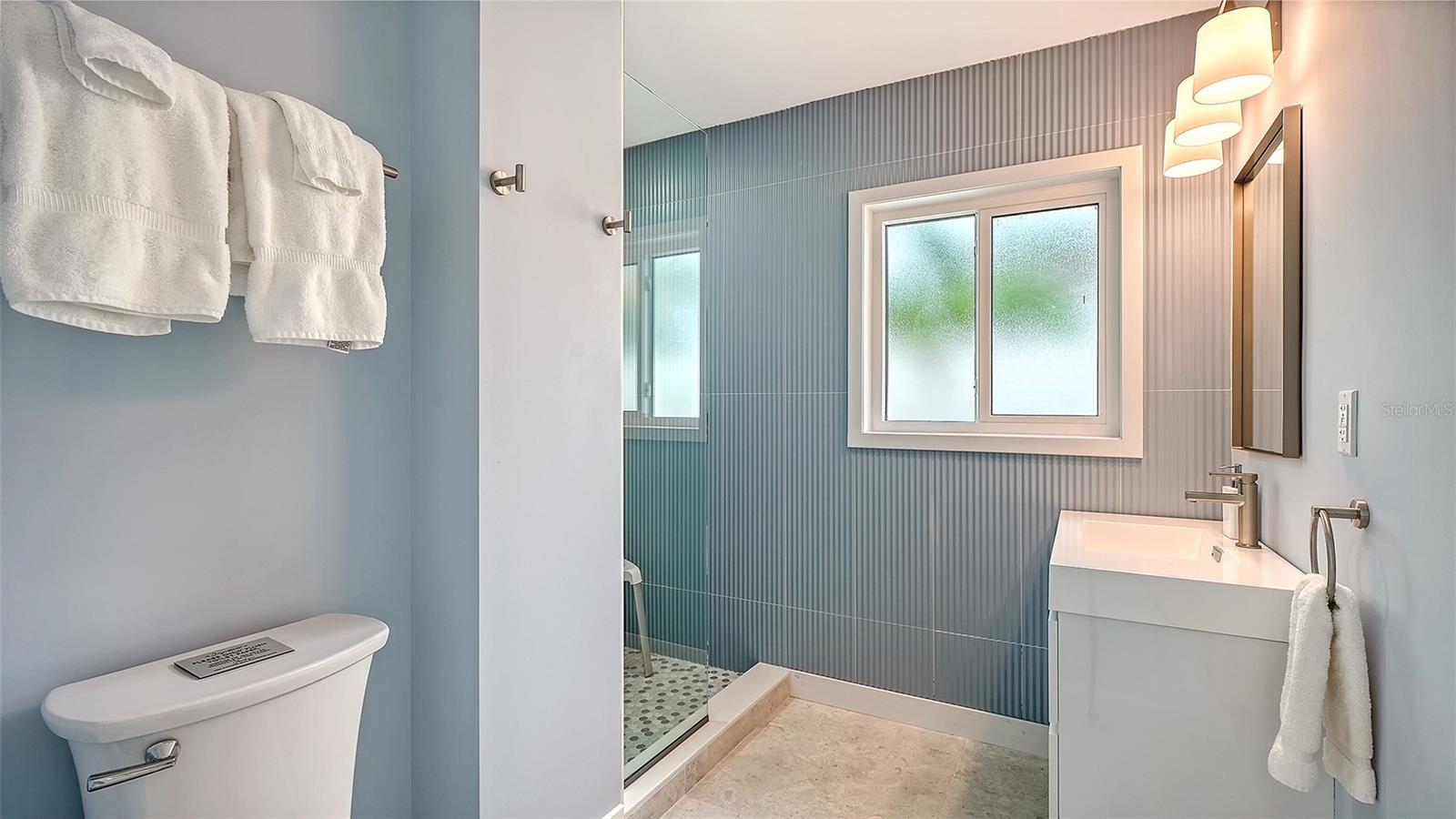 556 N WASHINGTON DR — photo 35