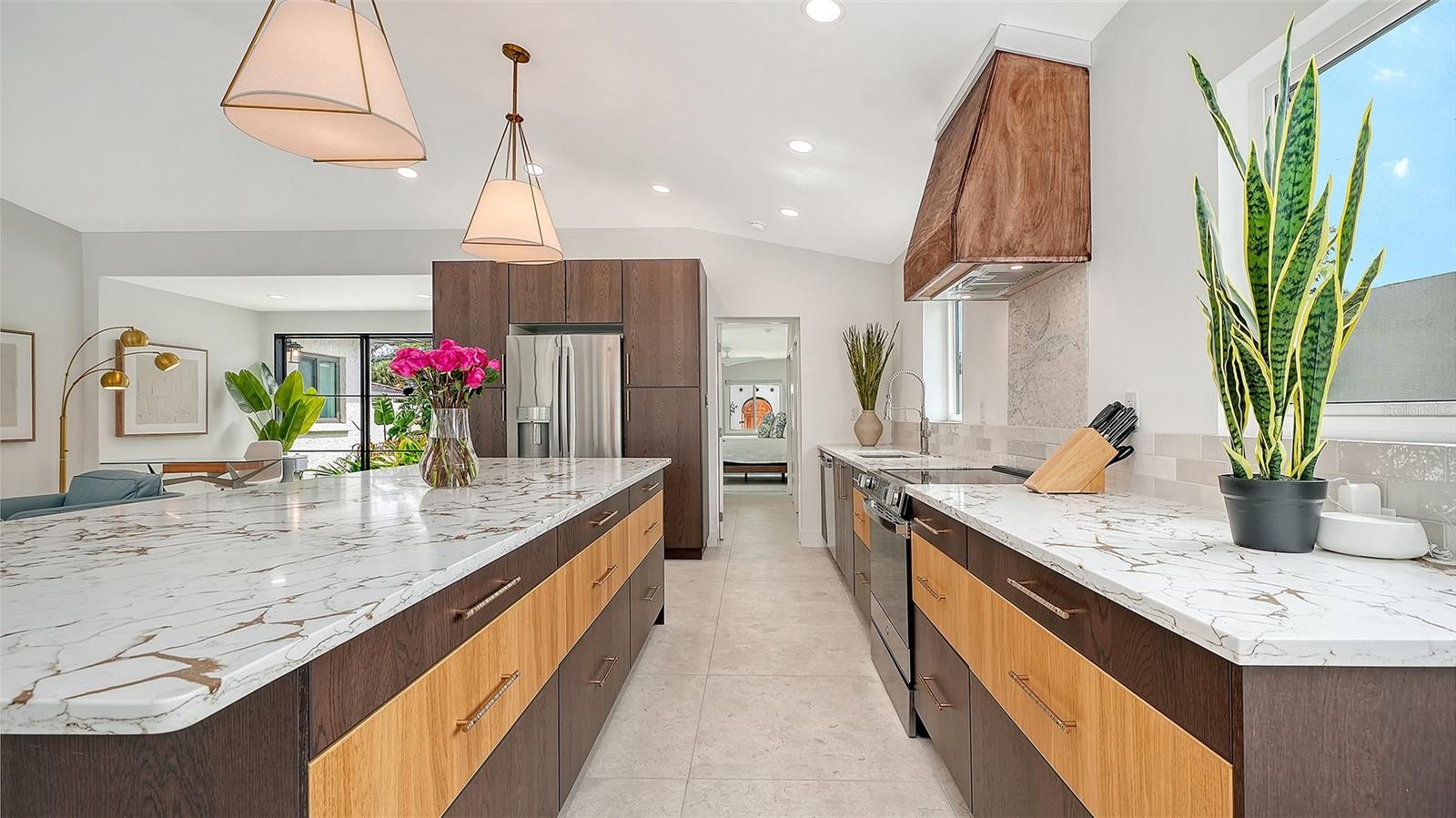 556 N WASHINGTON DR — photo 19