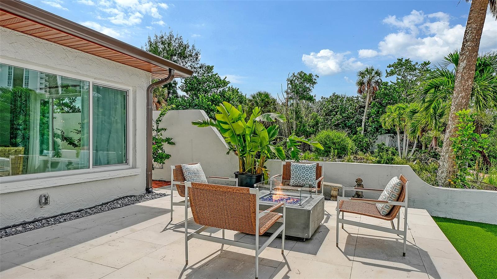 556 N WASHINGTON DR — photo 46