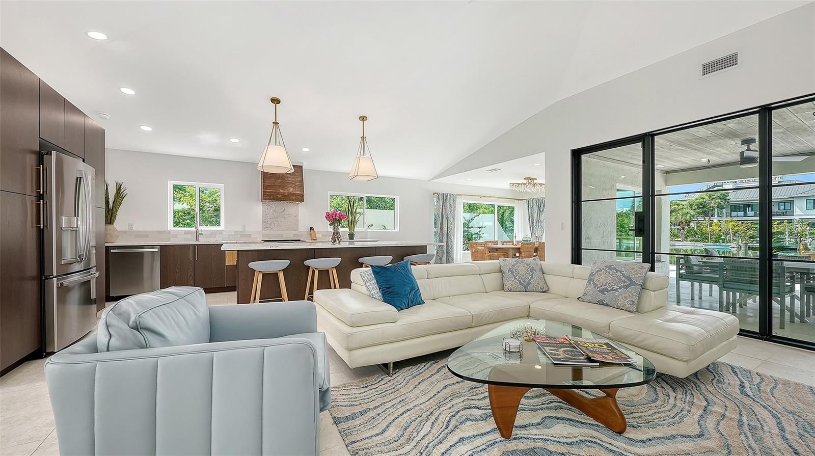 556 N WASHINGTON DR — photo 11