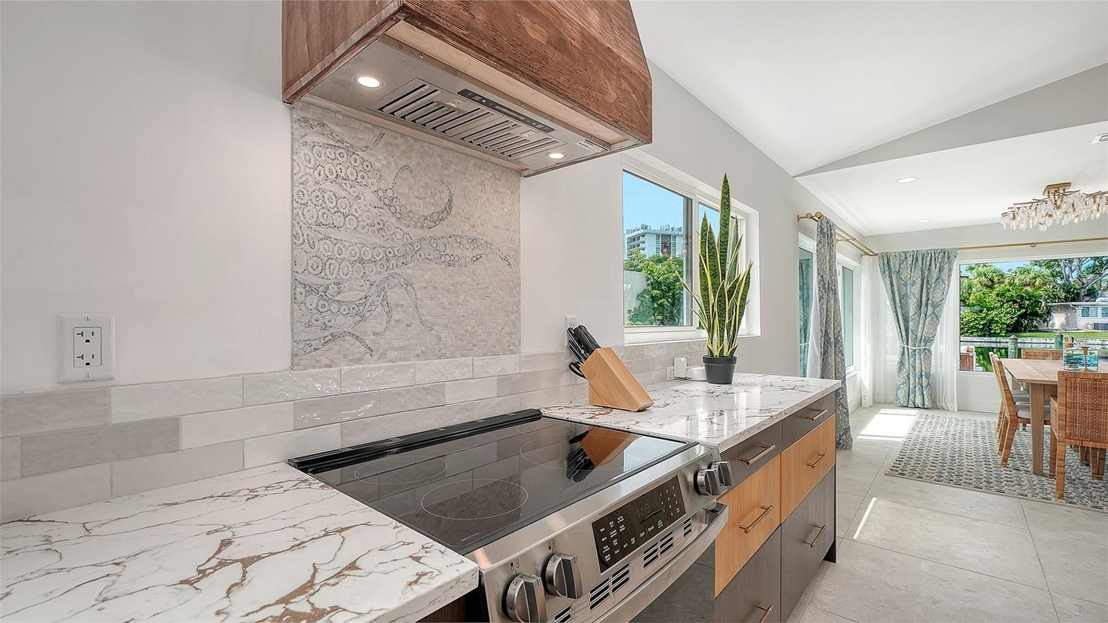 556 N WASHINGTON DR — photo 18