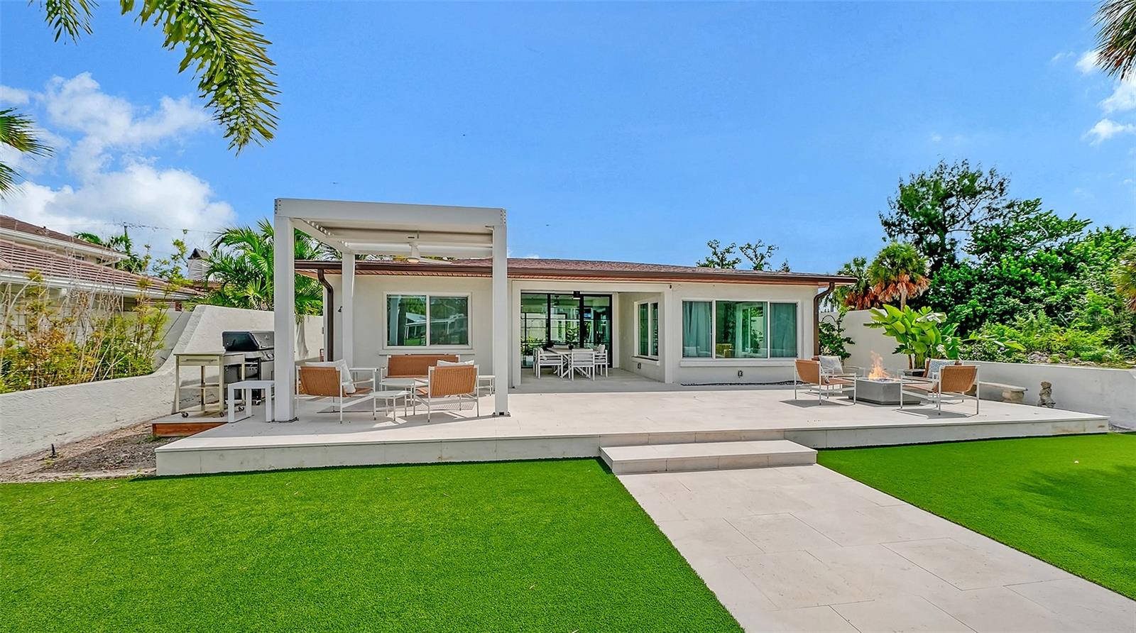 556 N WASHINGTON DR — photo 44