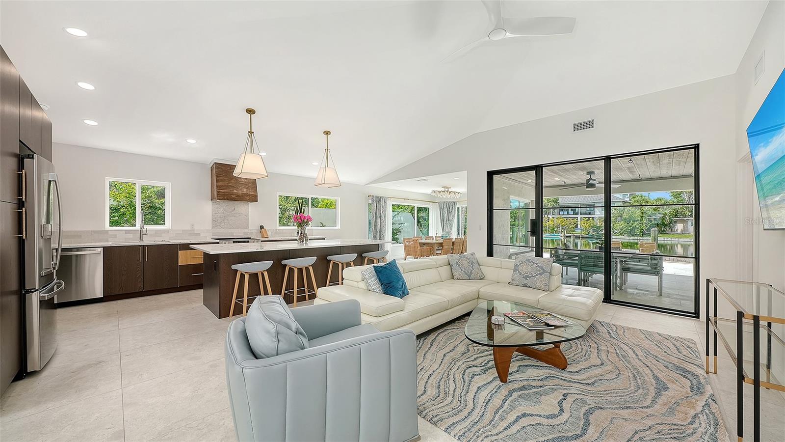 556 N WASHINGTON DR — photo 10