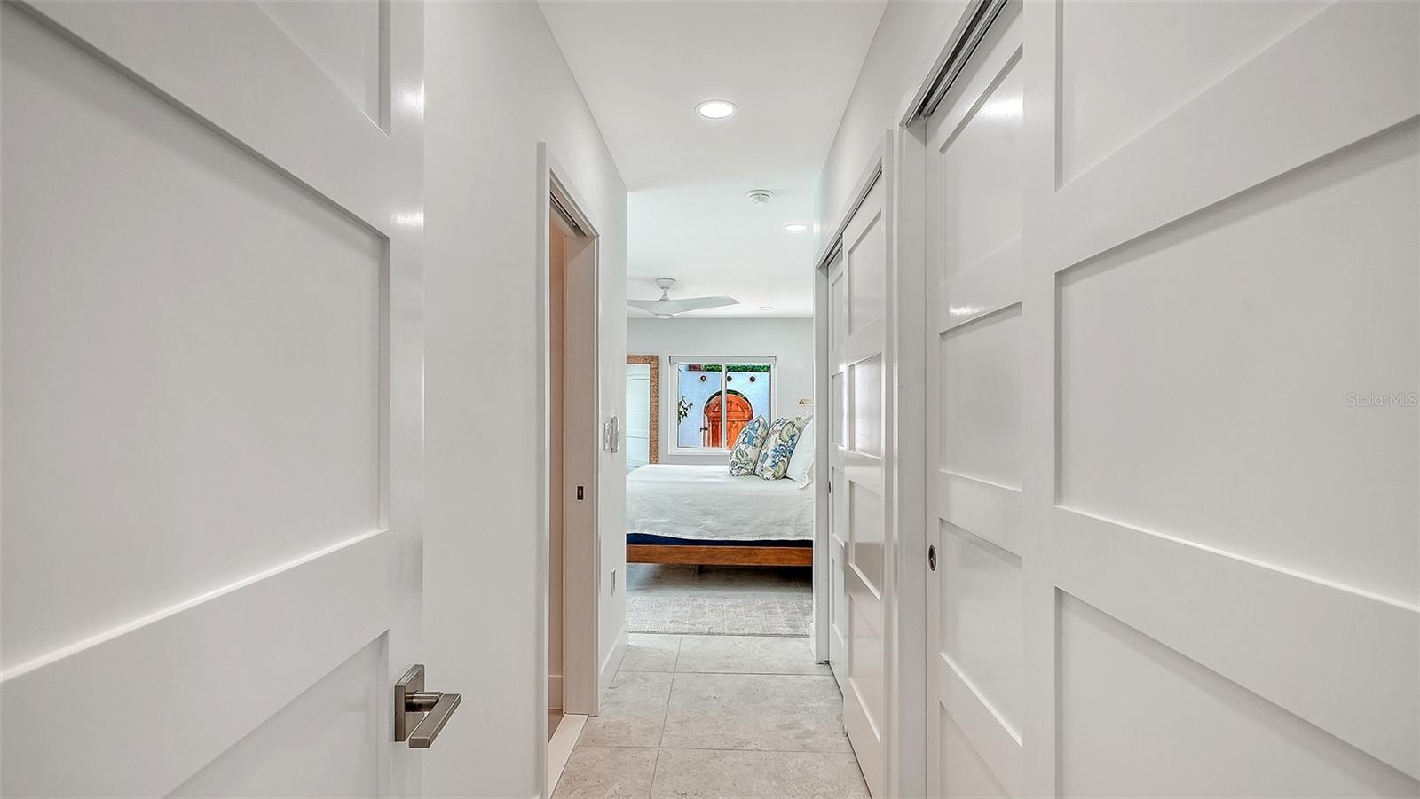 556 N WASHINGTON DR — photo 24