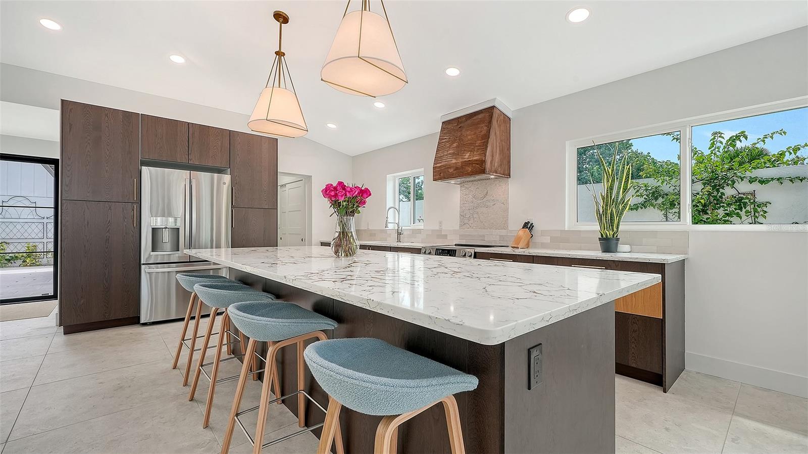 556 N WASHINGTON DR — photo 15
