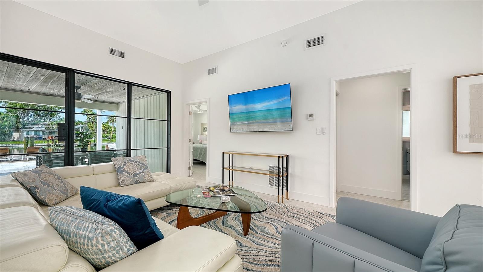 556 N WASHINGTON DR — photo 12