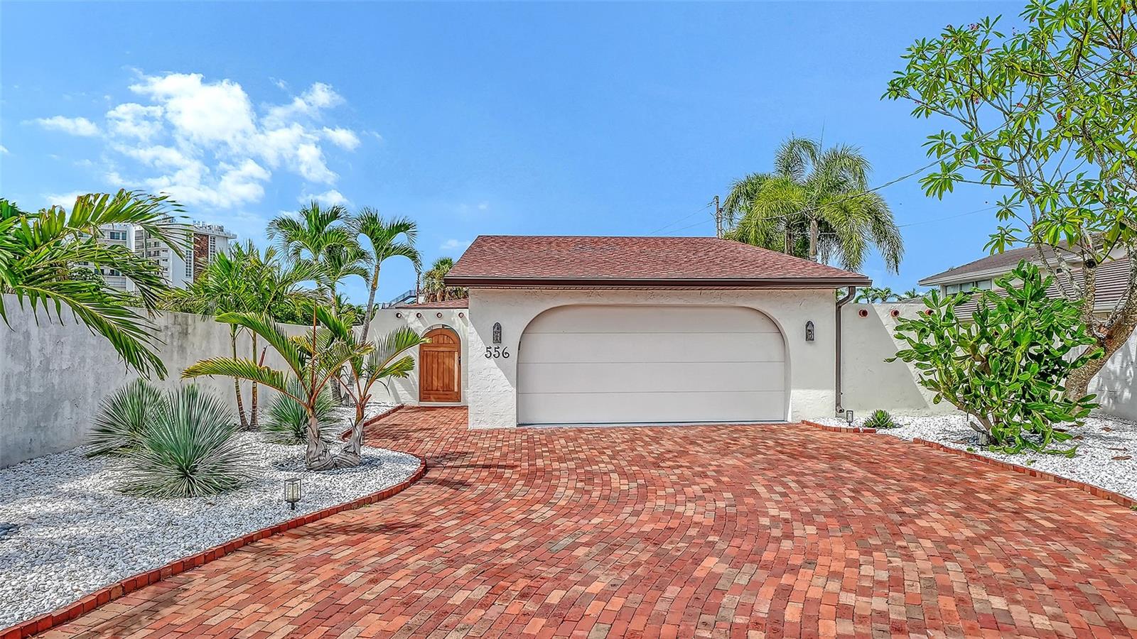 556 N WASHINGTON DR — photo 2