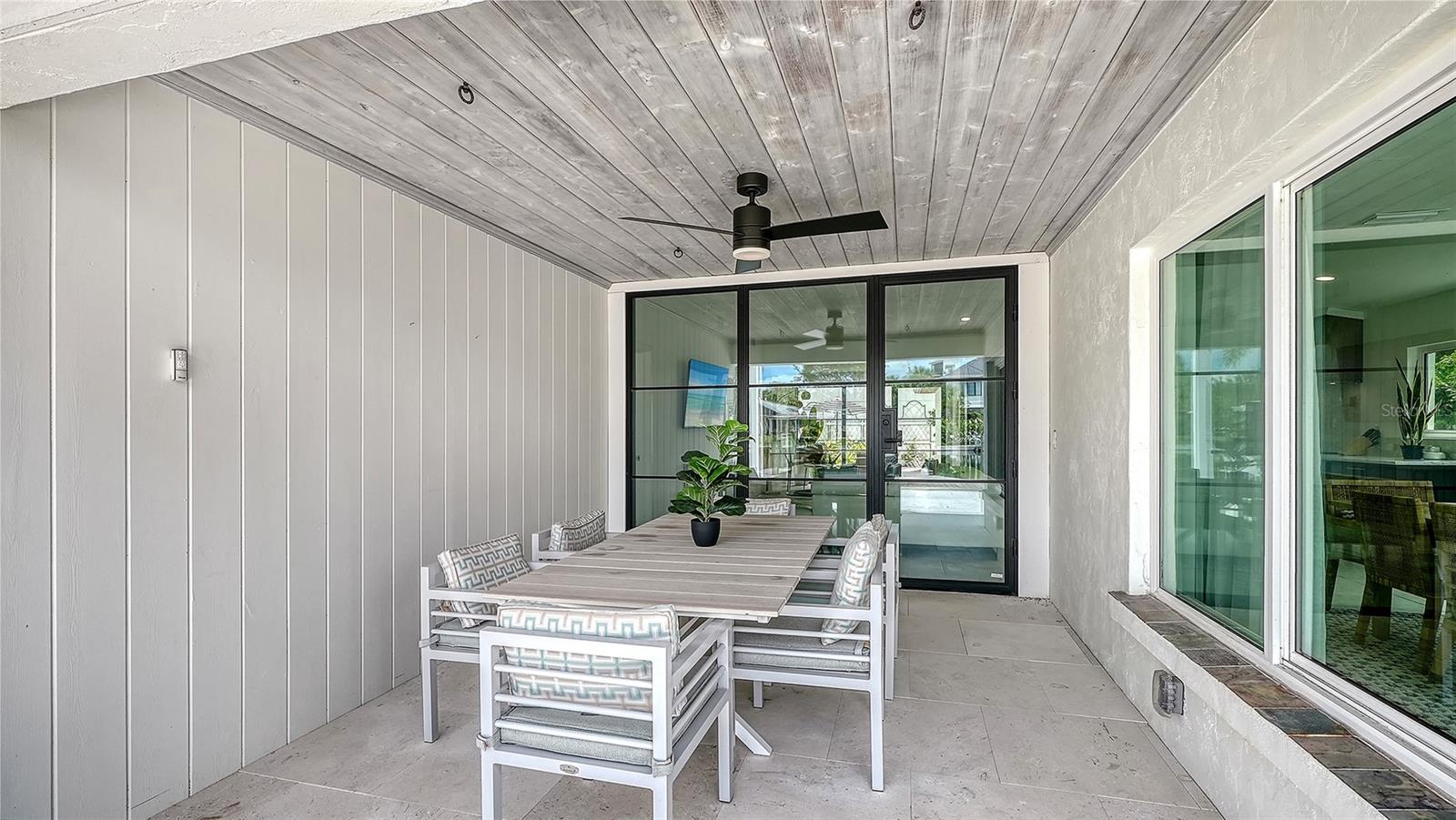 556 N WASHINGTON DR — photo 40