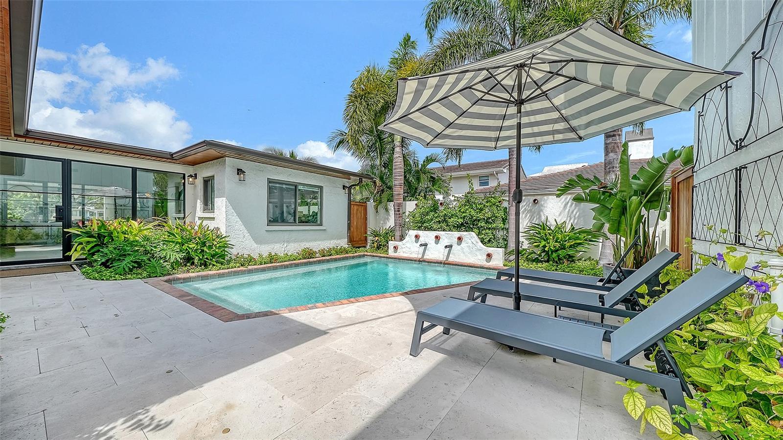 556 N WASHINGTON DR — photo 5