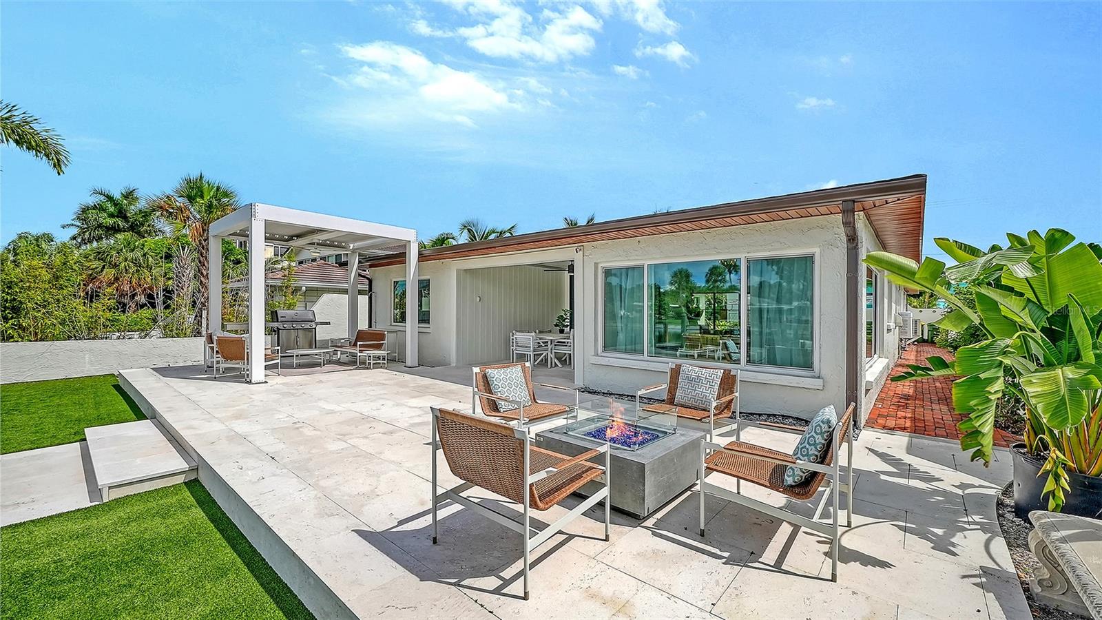556 N WASHINGTON DR — photo 47