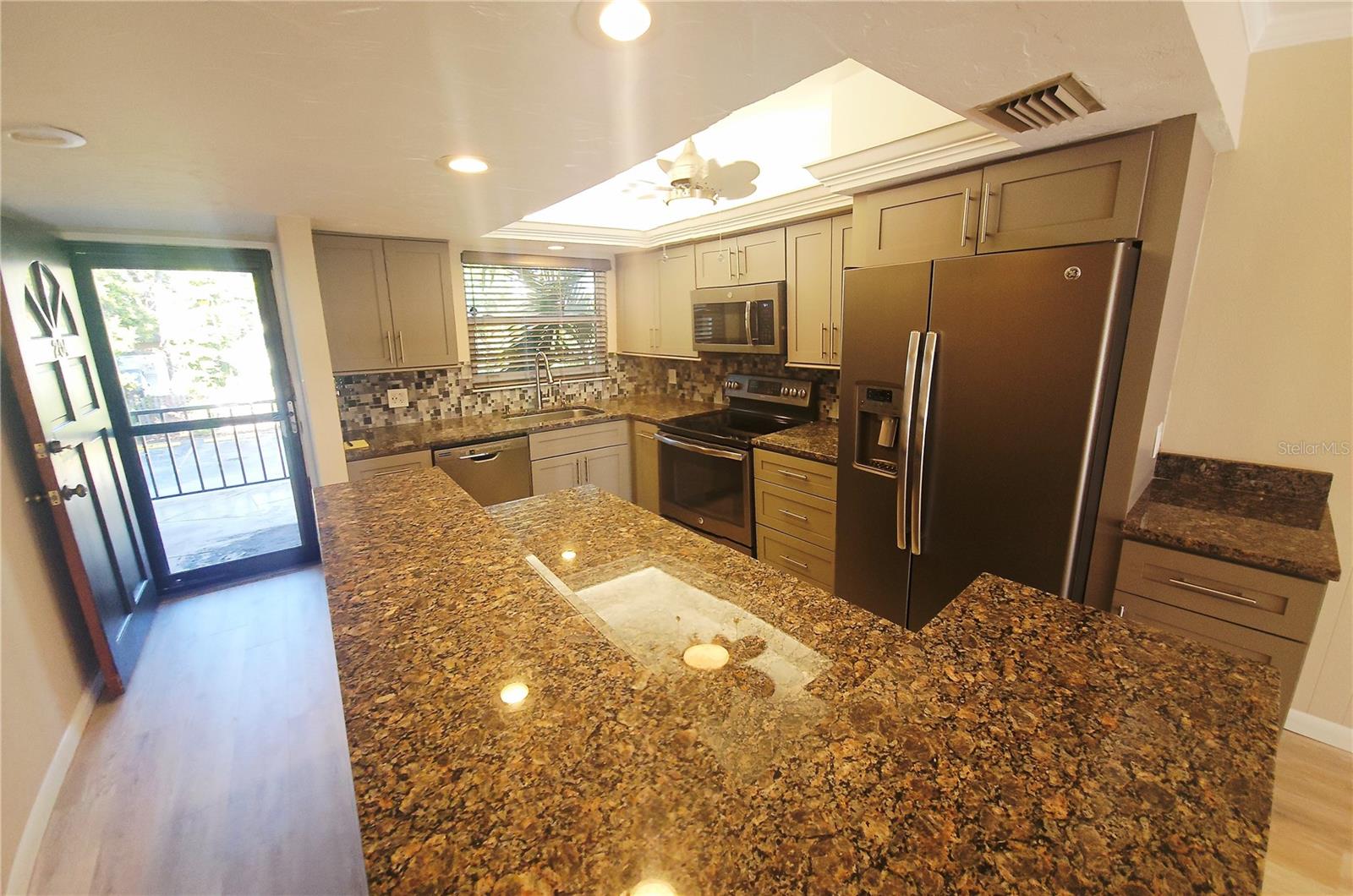 1650 PINE TREE LN #204 — photo 5