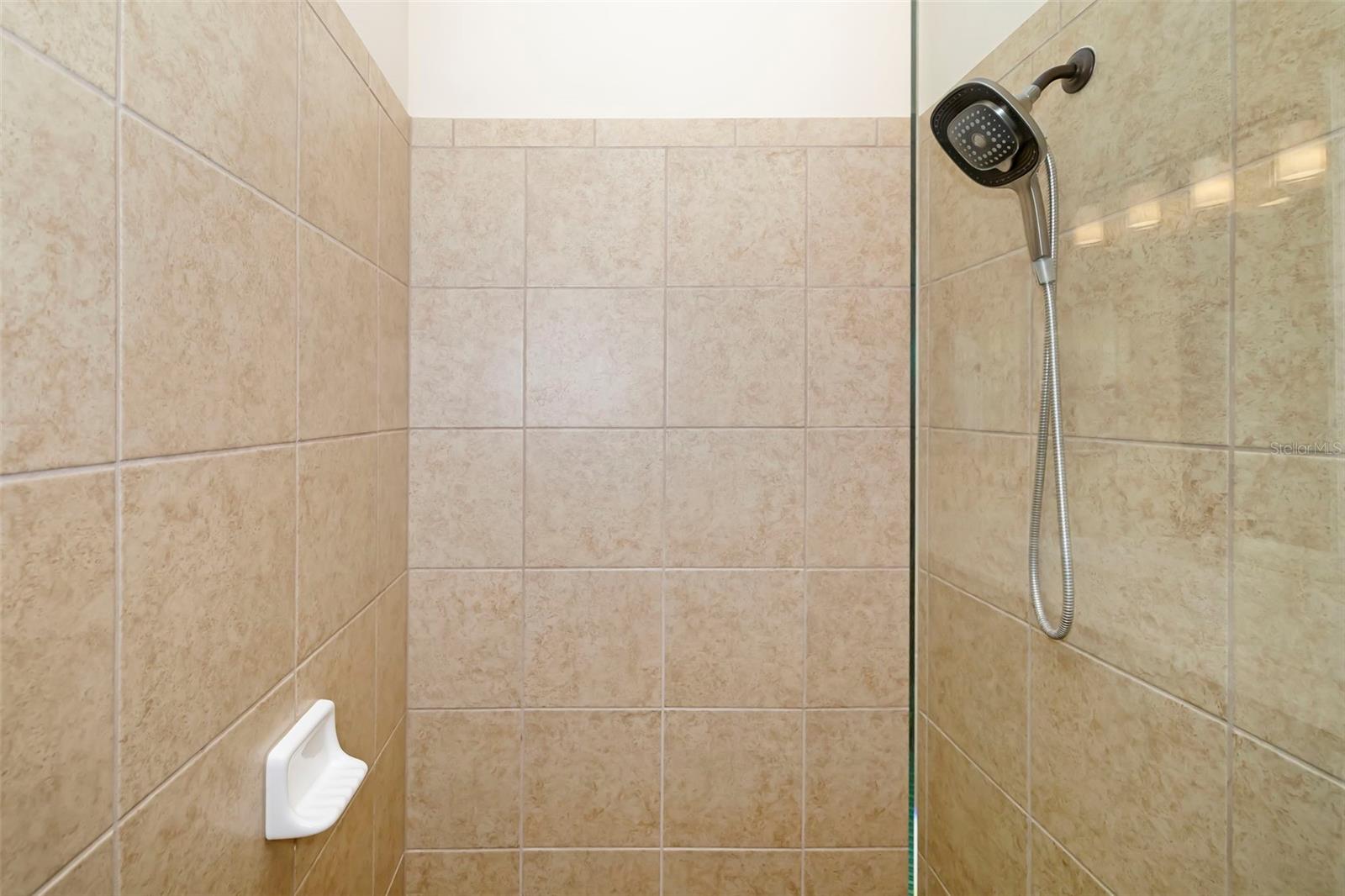 21620 AVON PARK CT — photo 25
