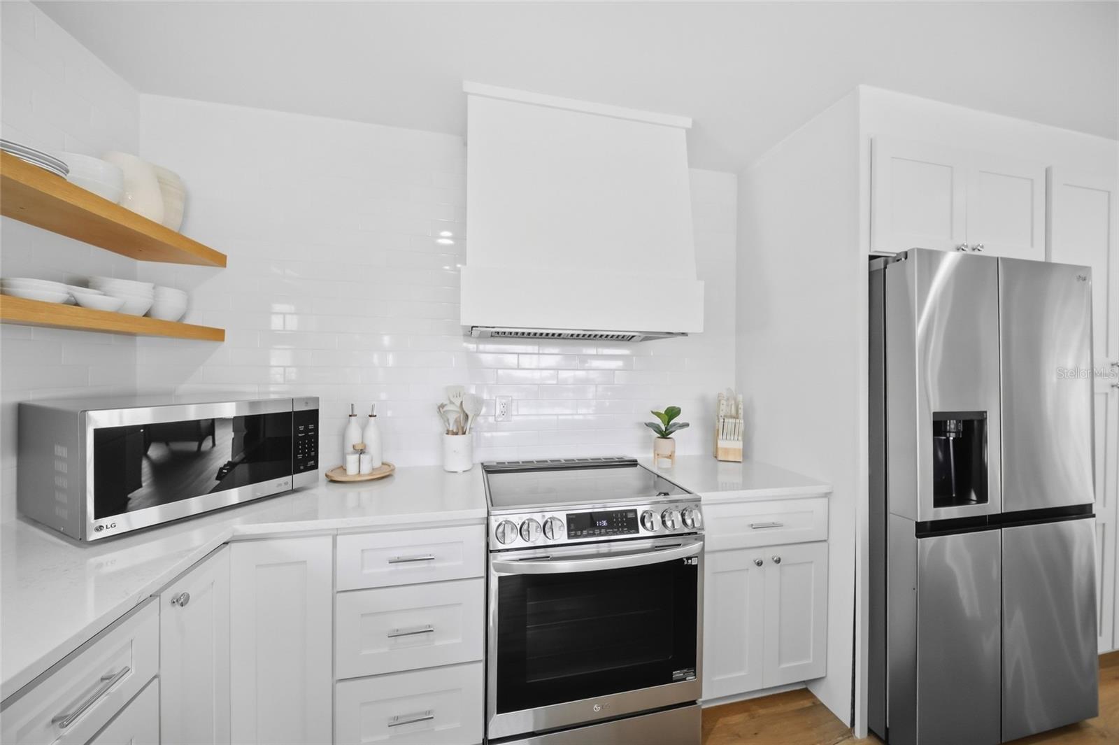 254 GLADIOLUS ST — photo 14