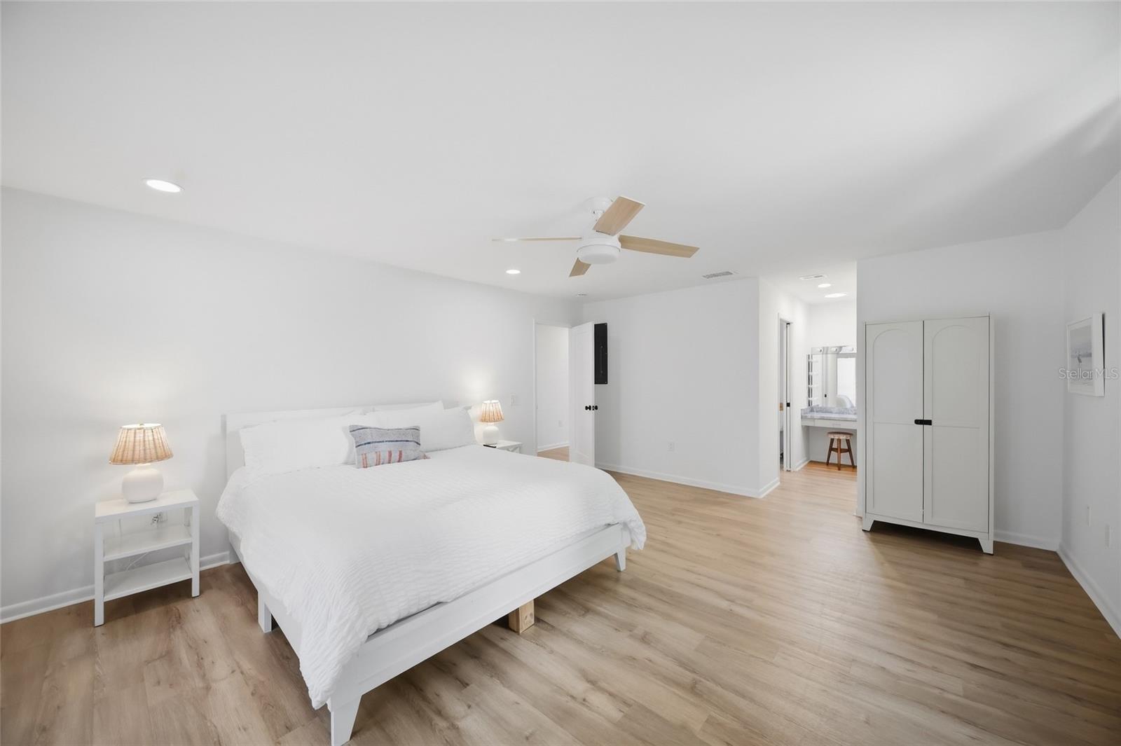 254 GLADIOLUS ST — photo 28
