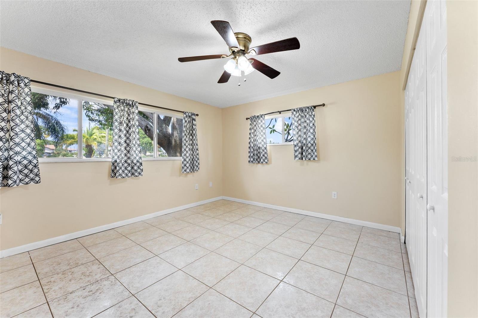 344 CROSSWINDS DR — photo 18