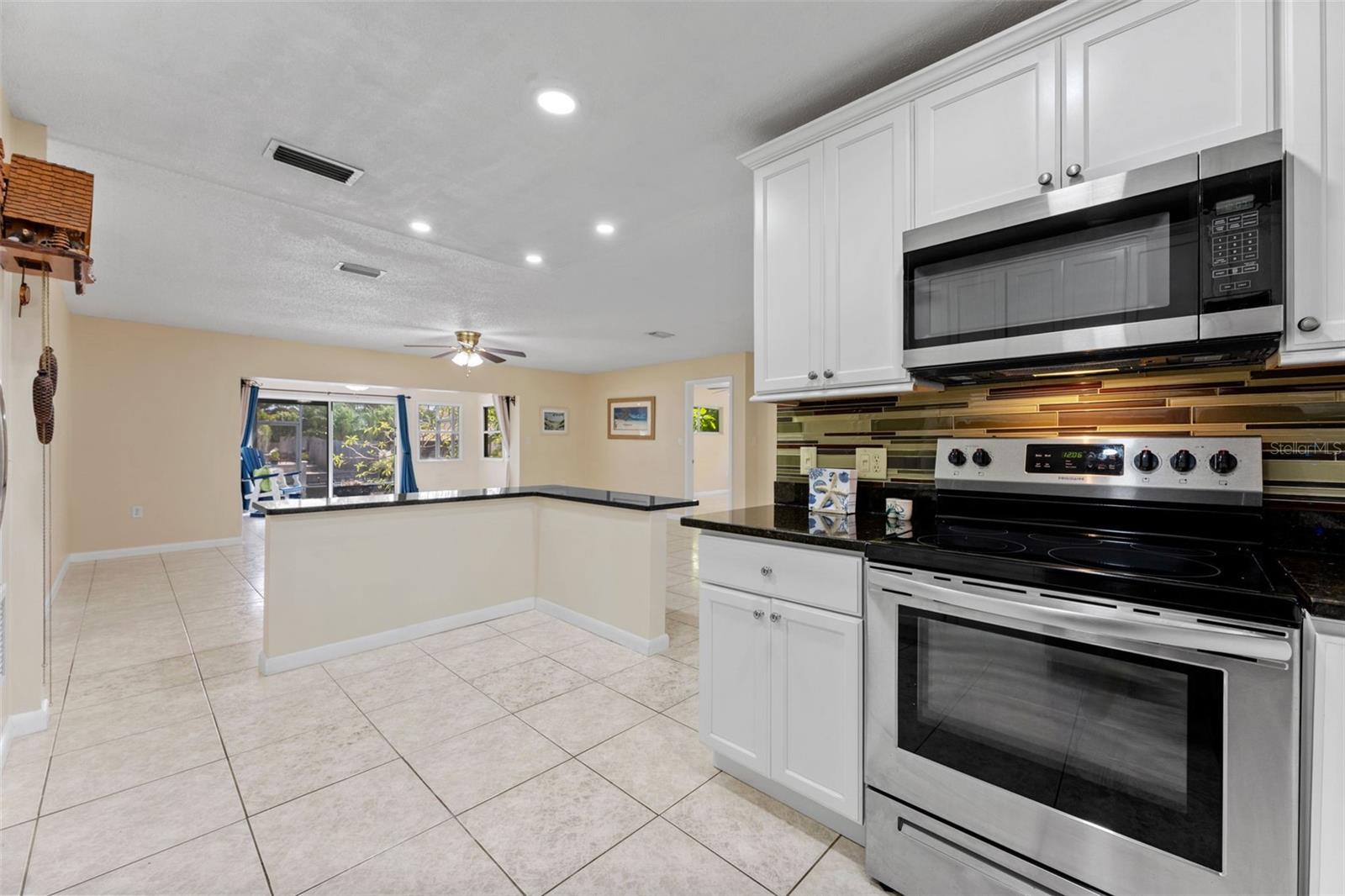 344 CROSSWINDS DR — photo 9