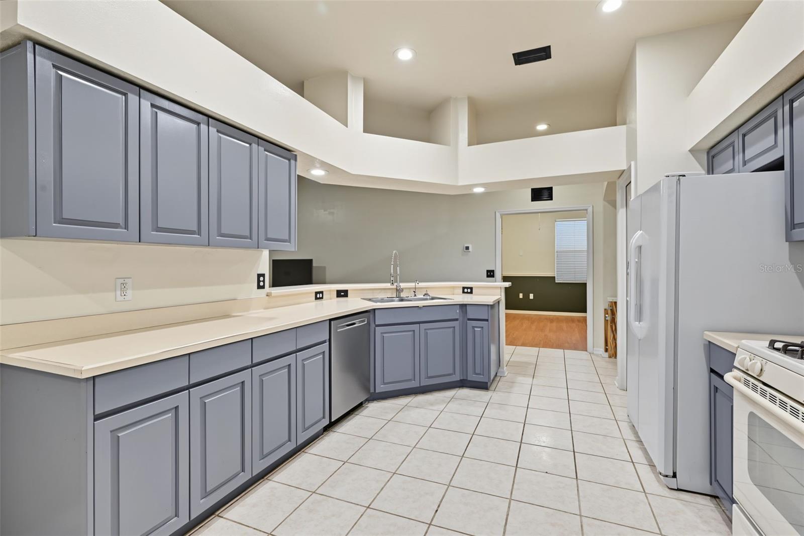 3907 LOCKRIDGE DR — photo 16